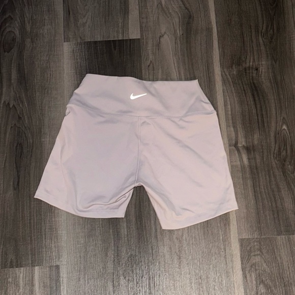 NWOT Nike Zenvy Biker Shorts - Picture 4 of 5